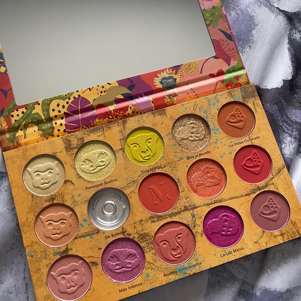NOMAD x Cartagena Magica eyeshadow palette
